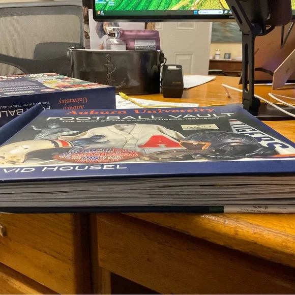Auburn University Foot ball Vault = The Story of Auburn Tigers, 1892-2007 - Picture 3 of 3